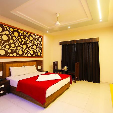 Hotel Horizon & Restaurant Surat Exterior foto