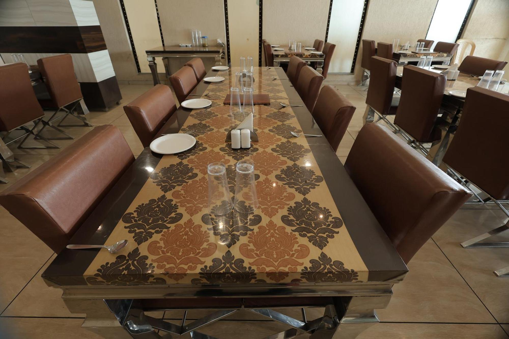 Hotel Horizon & Restaurant Surat Exterior foto